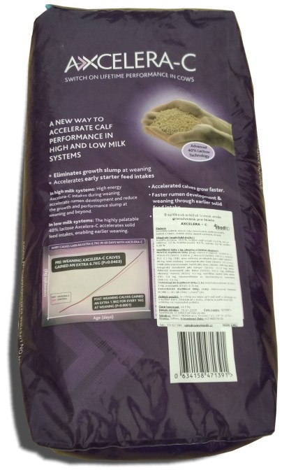 AXCELERA-C (12,5 kg) granulovan&aacute; ml&eacute;čn&aacute; krmn&aacute; směs
